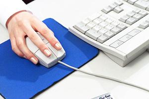 通販でモニターアームを購入する利点